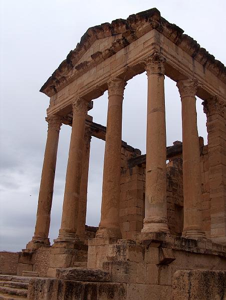 118 SBEITLA un temple du forum.JPG